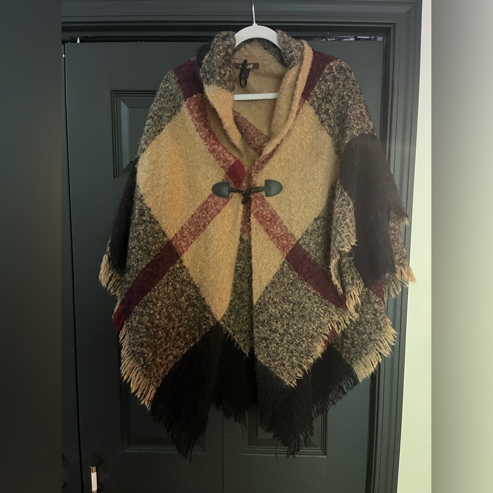 Altare Cape Jacket - Picture 2 of 6